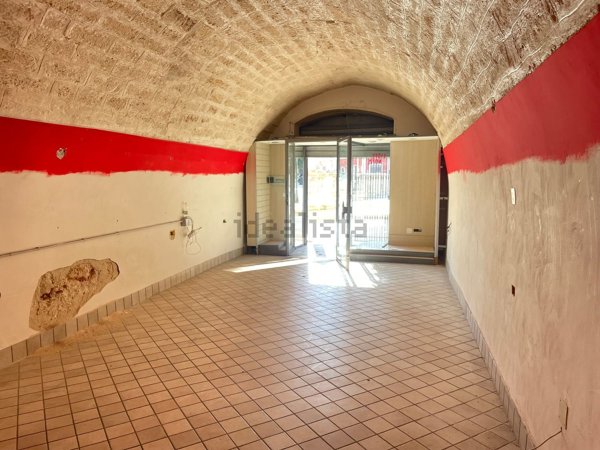 locale commerciale in affitto a Capurso