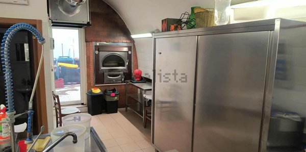 negozio in affitto a Casamassima