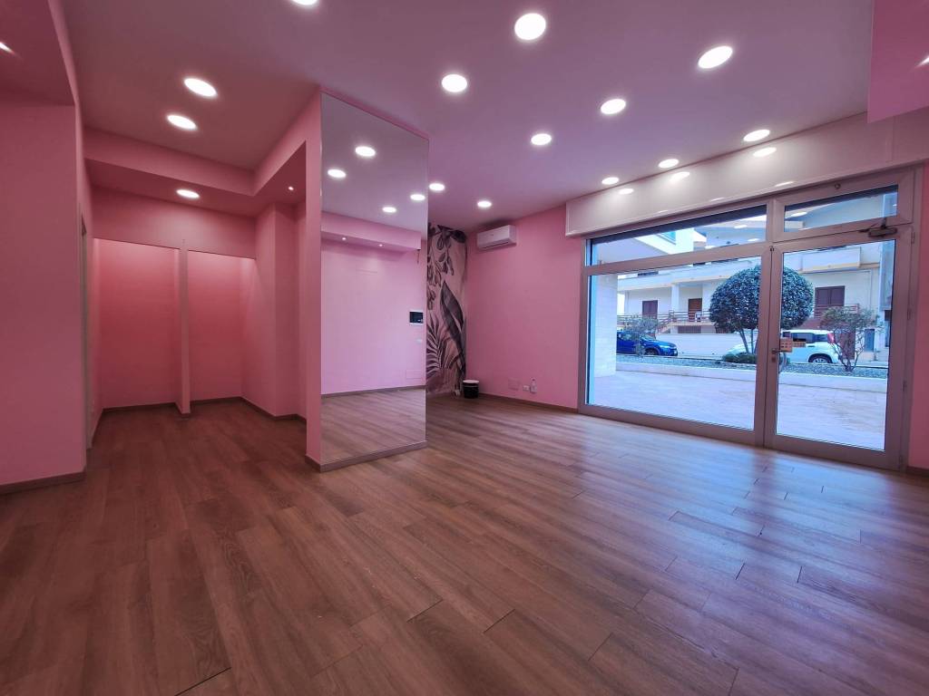 negozio in affitto a Casamassima