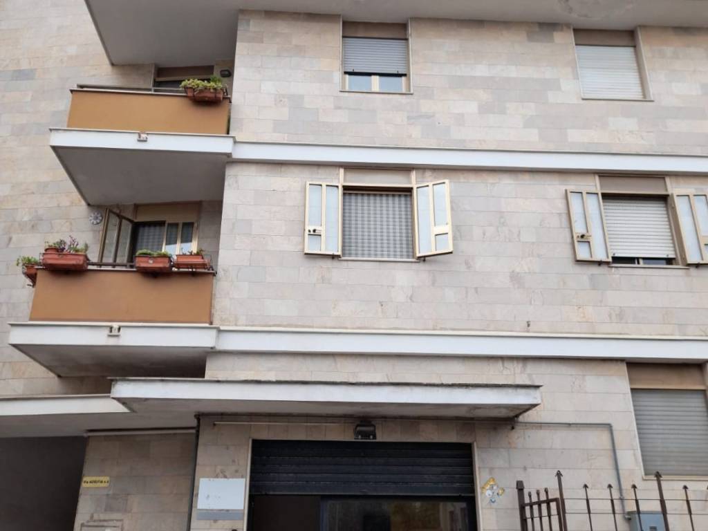 negozio in affitto a Casamassima