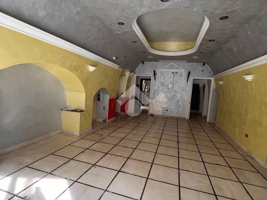 negozio in affitto a Casamassima