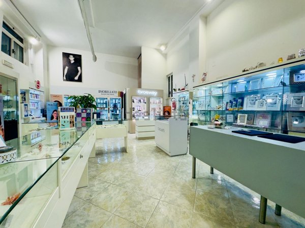 negozio in affitto a Castellana Grotte