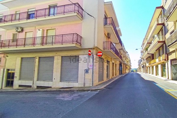 locale commerciale in affitto a Castellana Grotte