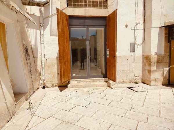 negozio in affitto a Conversano