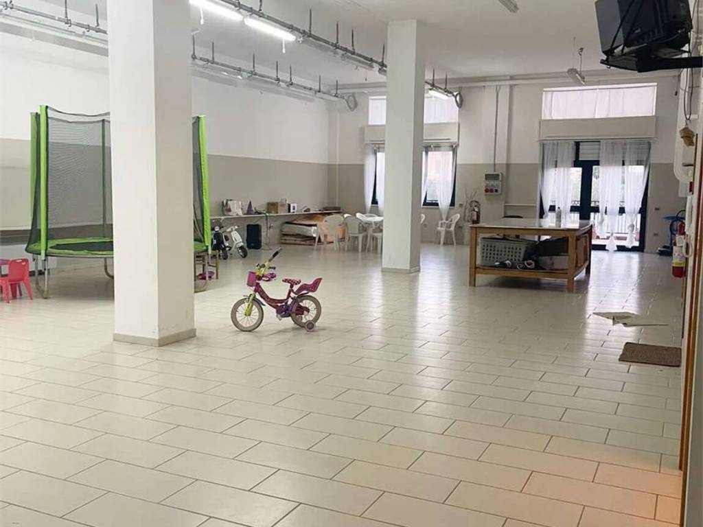 locale commerciale in affitto a Corato