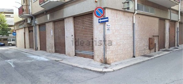 locale commerciale in affitto a Corato