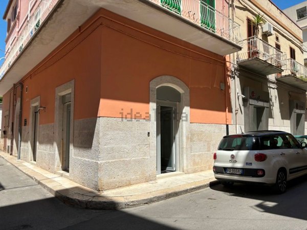 locale commerciale in affitto a Corato