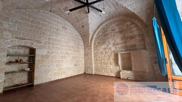 locale commerciale in affitto a Corato