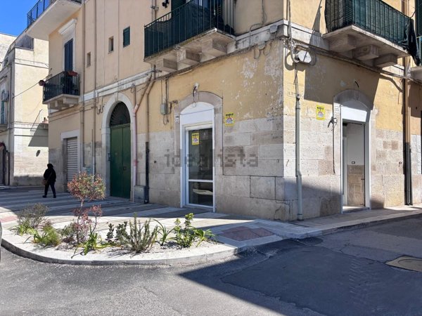 locale commerciale in affitto a Corato