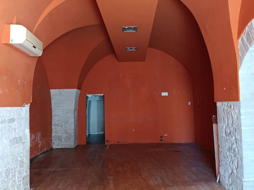 negozio in affitto a Corato in zona Centro Storico