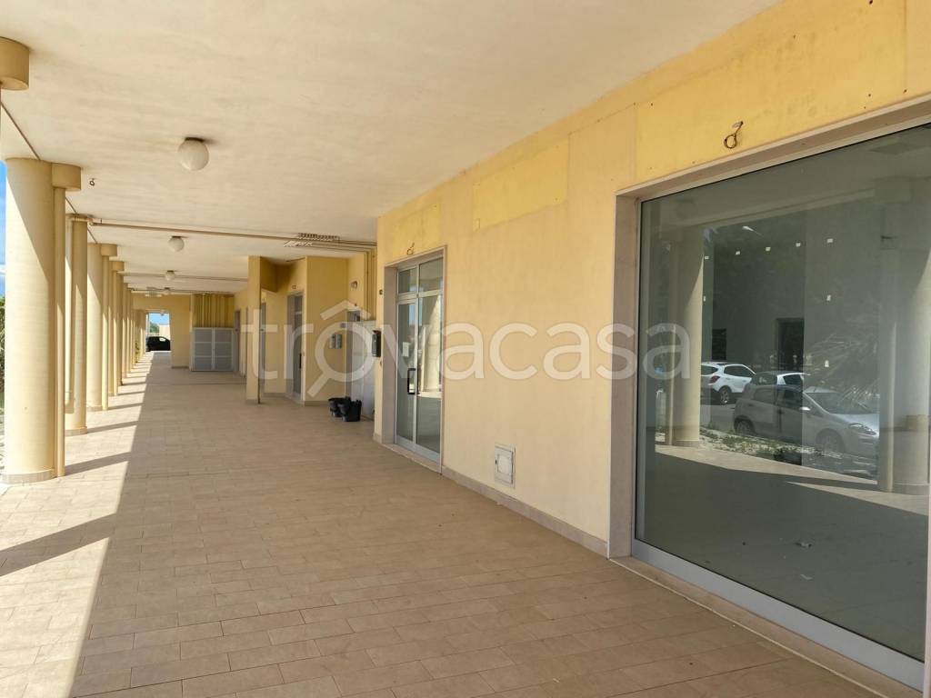 locale commerciale in affitto a Gioia del Colle