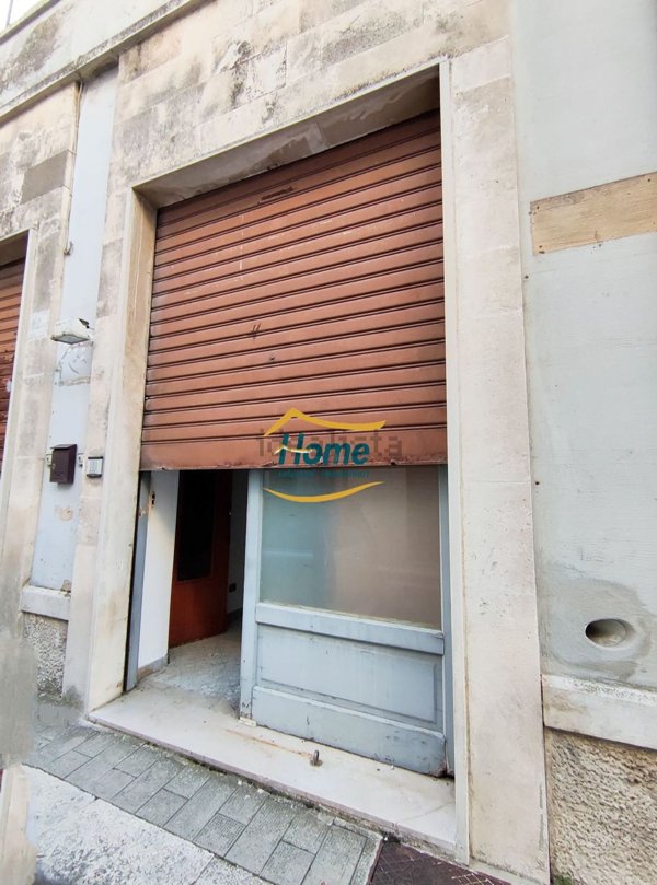 locale commerciale in affitto a Gioia del Colle