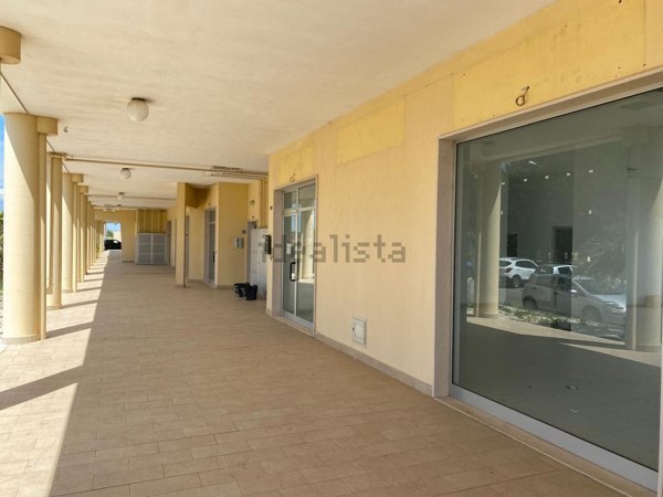 locale commerciale in affitto a Gioia del Colle
