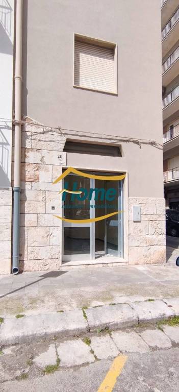 locale commerciale in affitto a Gioia del Colle