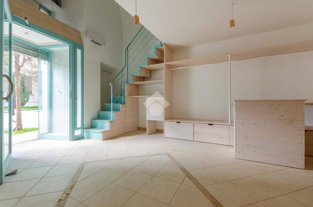 negozio in affitto a Gioia del Colle