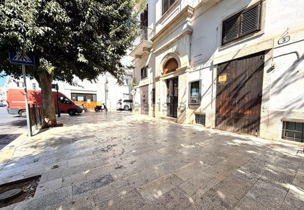 locale commerciale in affitto a Gioia del Colle