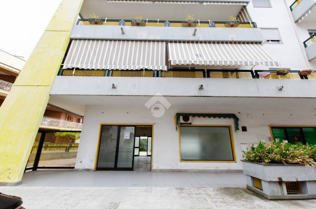 negozio in affitto a Gioia del Colle