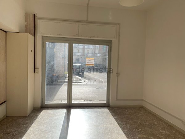 locale commerciale in affitto a Gioia del Colle