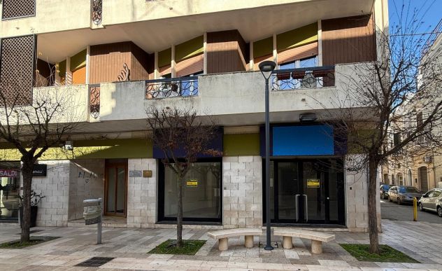 locale commerciale in affitto a Gioia del Colle