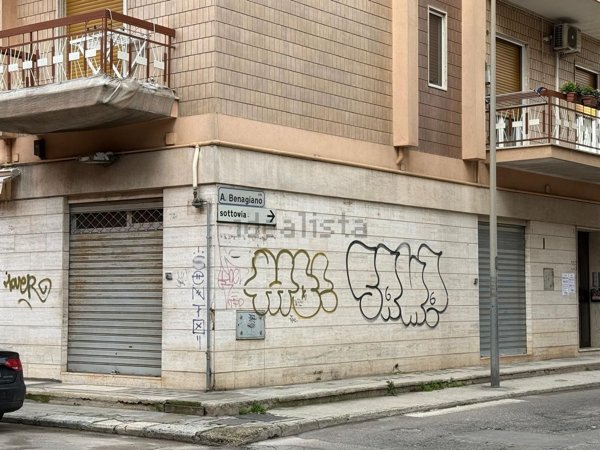 locale commerciale in affitto a Gioia del Colle