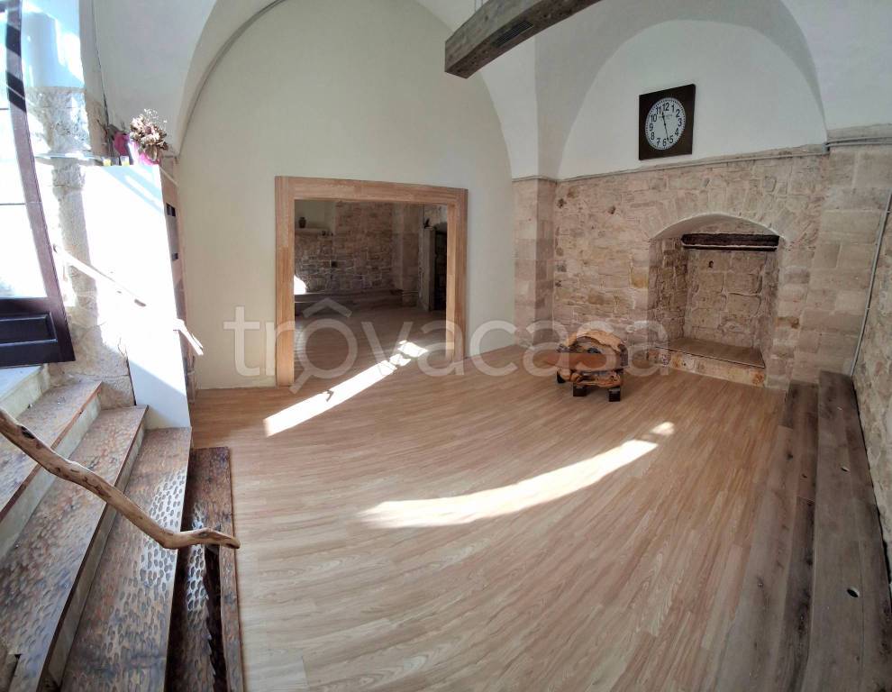 negozio in affitto a Giovinazzo