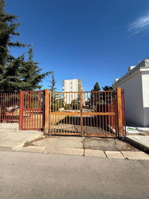 locale commerciale in affitto a Giovinazzo