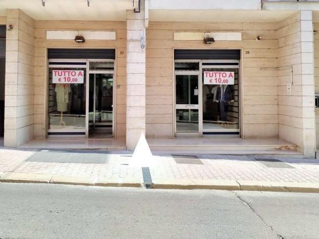 negozio in affitto a Gravina in Puglia in zona Centro Città