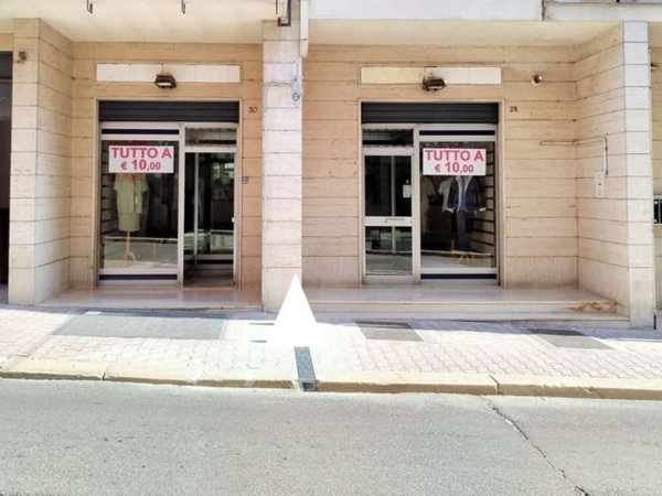 negozio in affitto a Gravina in Puglia in zona Centro Città
