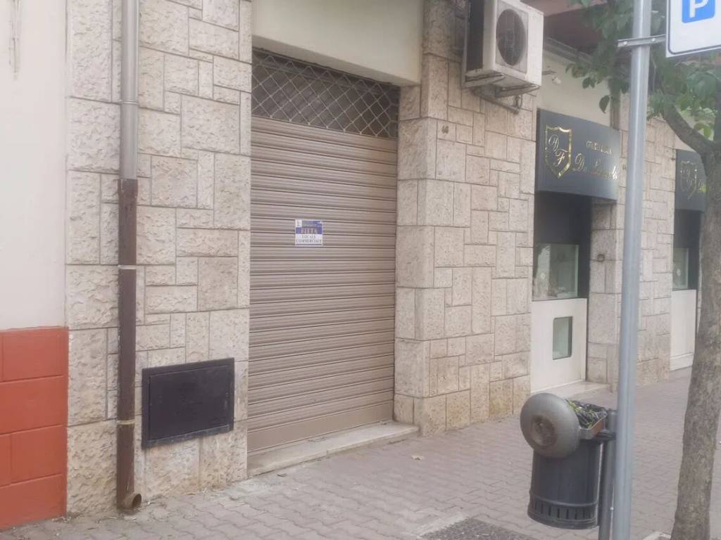 negozio in affitto a Gravina in Puglia in zona Centro Città