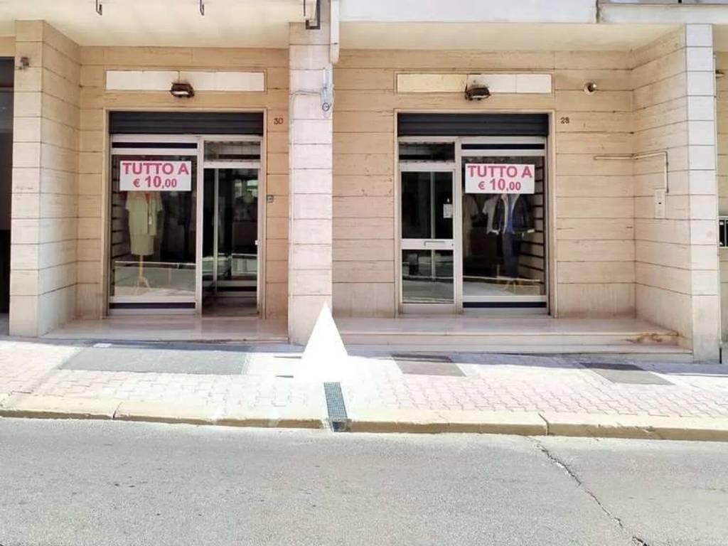 negozio in affitto a Gravina in Puglia in zona Centro Città
