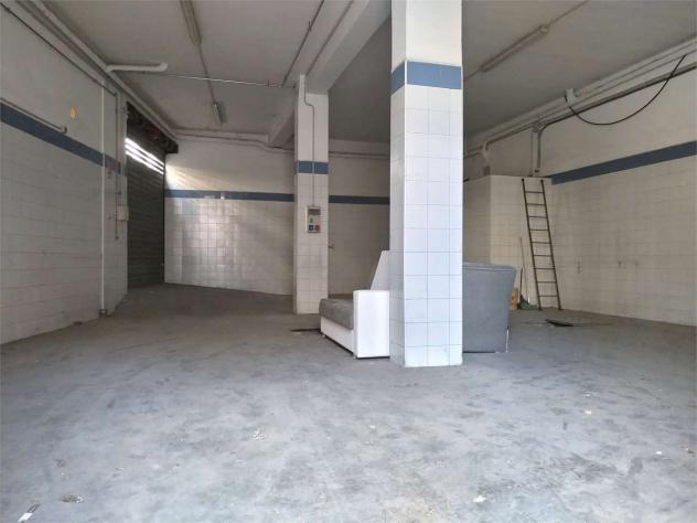 locale commerciale in affitto a Gravina in Puglia