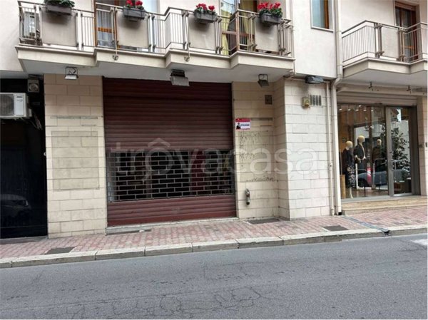 negozio in affitto a Gravina in Puglia