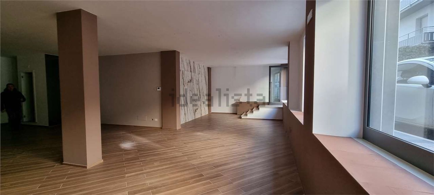 locale commerciale in affitto a Gravina in Puglia