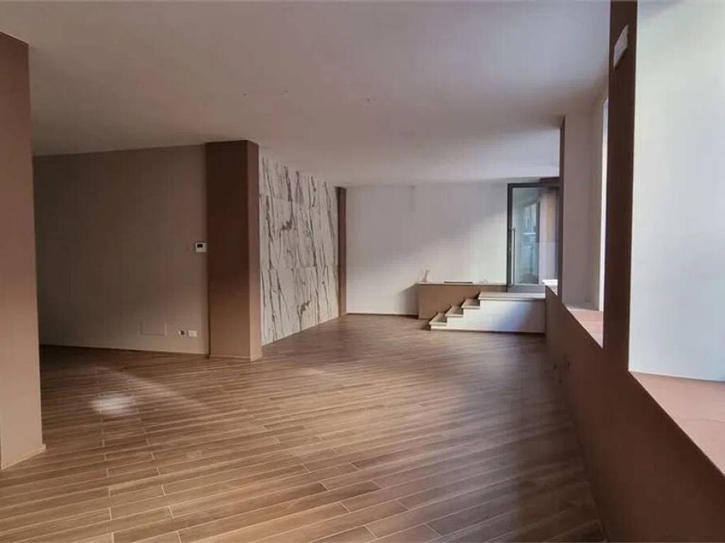 negozio in affitto a Gravina in Puglia