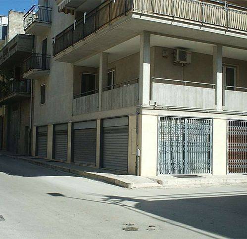 negozio in affitto a Gravina in Puglia