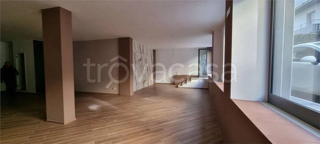 negozio in affitto a Gravina in Puglia