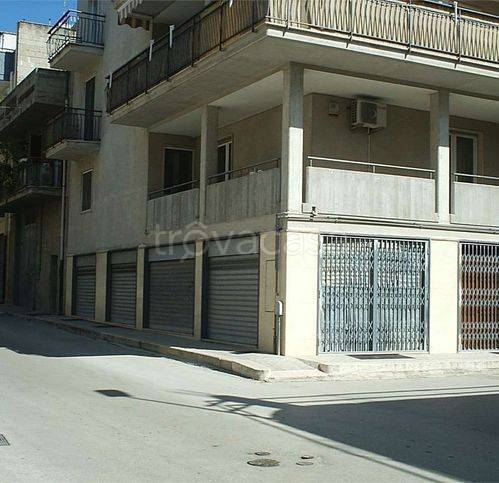 negozio in affitto a Gravina in Puglia