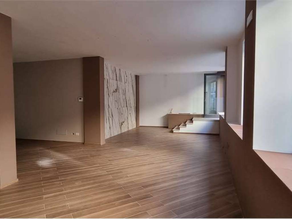 negozio in affitto a Gravina in Puglia