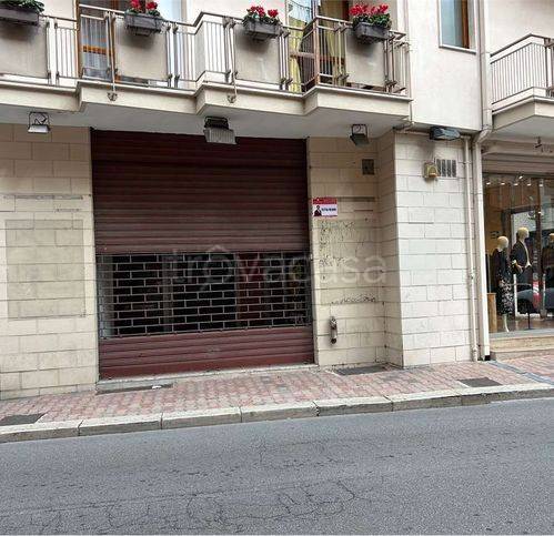 negozio in affitto a Gravina in Puglia