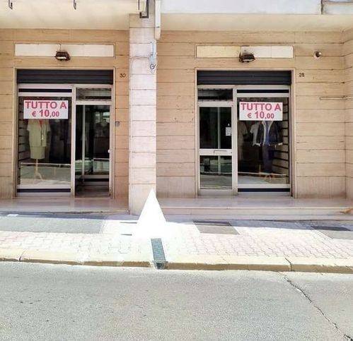 negozio in affitto a Gravina in Puglia in zona Centro Città