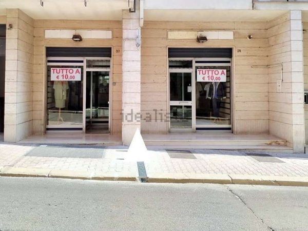 locale commerciale in affitto a Gravina in Puglia in zona Centro Città