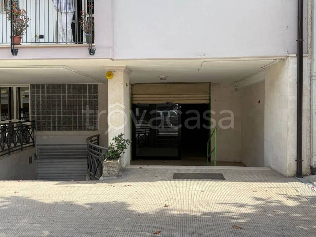 negozio in affitto a Gravina in Puglia