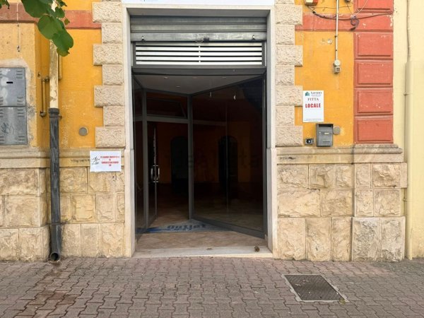 locale commerciale in affitto a Gravina in Puglia in zona Centro Città