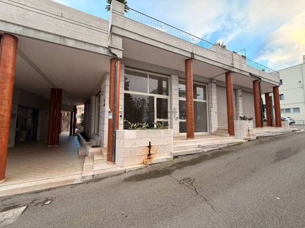 locale commerciale in affitto a Locorotondo