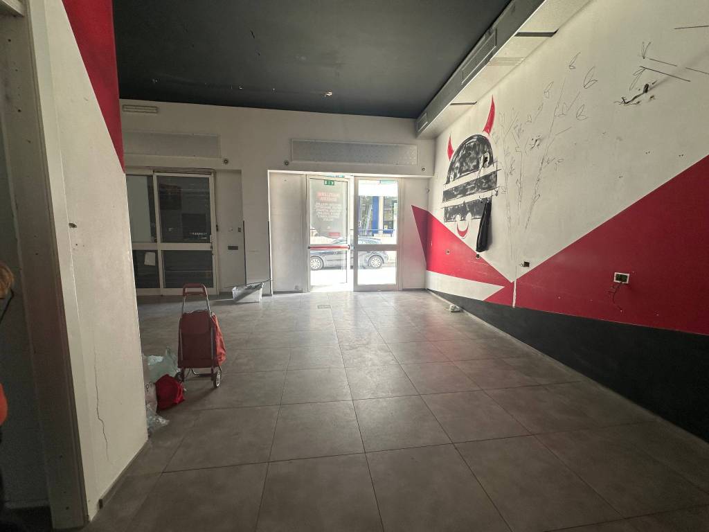 negozio in affitto a Modugno