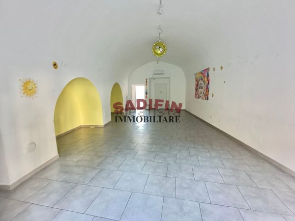 locale commerciale in affitto a Modugno