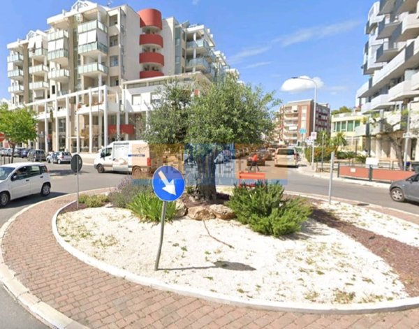 locale commerciale in affitto a Modugno