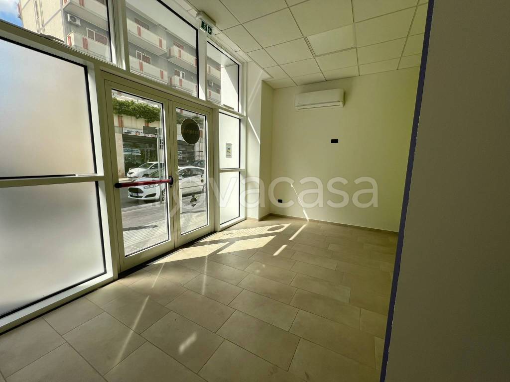 locale commerciale in affitto a Modugno
