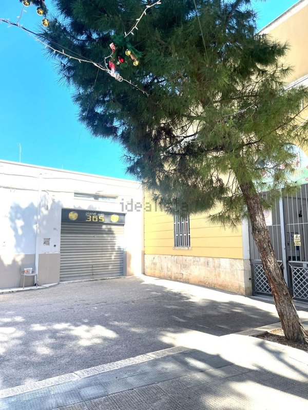 locale commerciale in affitto a Modugno