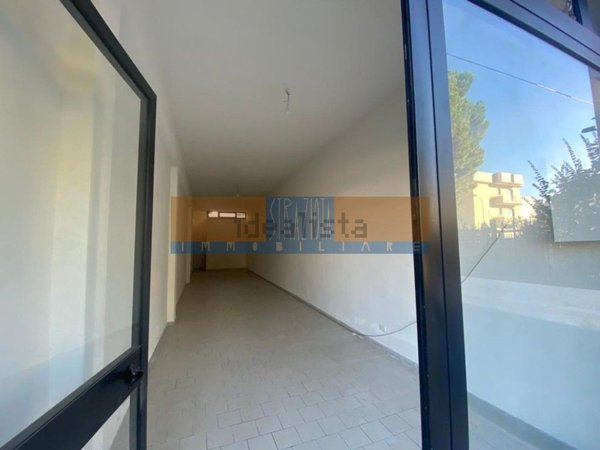 locale commerciale in affitto a Modugno